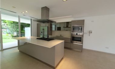 Moderno Town Houses en Clayton Heights de 3 niveles