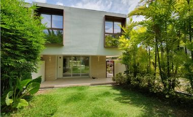 Moderno Town Houses en Clayton Heights de 3 niveles