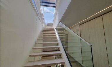 Moderno Town Houses en Clayton Heights de 3 niveles