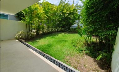 Moderno Town Houses en Clayton Heights de 3 niveles