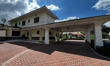 Casa en Camino de Cruces - 860 m² de dos niveles y amplia piscina