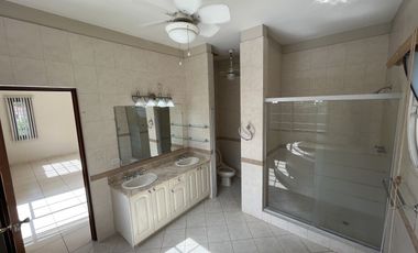 Casa en Camino de Cruces - 860 m² de dos niveles y amplia piscina