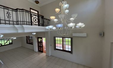 Casa en Camino de Cruces - 860 m² de dos niveles y amplia piscina