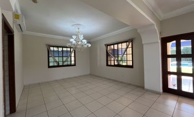 Casa en Camino de Cruces - 860 m² de dos niveles y amplia piscina