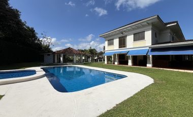 Casa en Camino de Cruces - 860 m² de dos niveles y amplia piscina