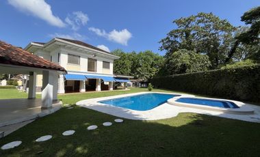 Casa en Camino de Cruces - 860 m² de dos niveles y amplia piscina