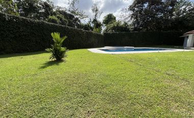 Casa en Camino de Cruces - 860 m² de dos niveles y amplia piscina