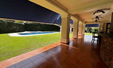 Casa en Camino de Cruces - 860 m² de dos niveles y amplia piscina