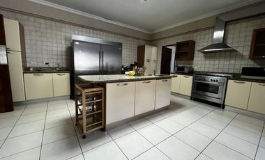 Casa en Camino de Cruces - 860 m² de dos niveles y amplia piscina