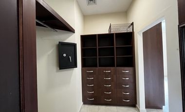 Casa en Camino de Cruces de 2 niveles con amplio jardin