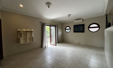 Casa en Camino de Cruces de 2 niveles con amplio jardin