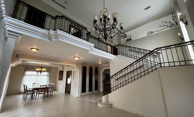 Casa en Camino de Cruces de 2 niveles con amplio jardin