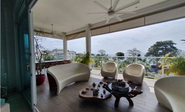 Espectacular vista al mar y frente a las piscinas y la playa, en Bijao.