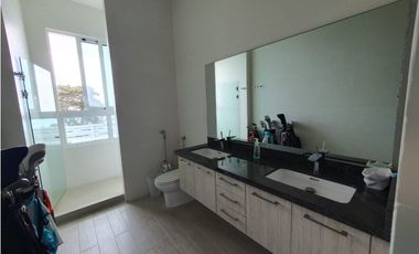 Espectacular vista al mar y frente a las piscinas y la playa, en Bijao.