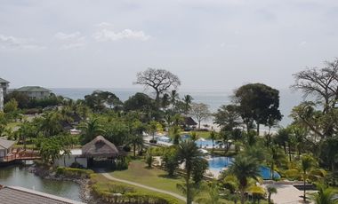 Espectacular vista al mar y frente a las piscinas y la playa, en Bijao.