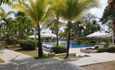 Espectacular vista al mar y frente a las piscinas y la playa, en Bijao.