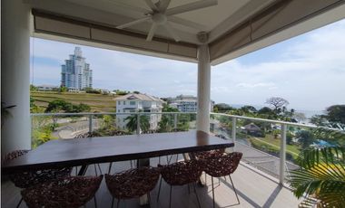 Espectacular vista al mar y frente a las piscinas y la playa, en Bijao.