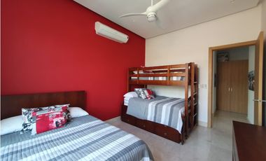 Espectacular vista al mar y frente a las piscinas y la playa, en Bijao.