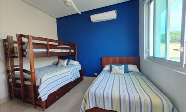 Espectacular vista al mar y frente a las piscinas y la playa, en Bijao.