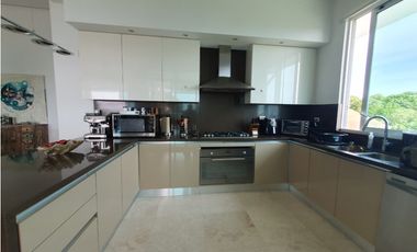 Espectacular vista al mar y frente a las piscinas y la playa, en Bijao.