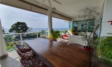 Espectacular vista al mar y frente a las piscinas y la playa, en Bijao.