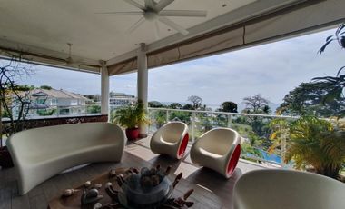 Espectacular vista al mar y frente a las piscinas y la playa, en Bijao.