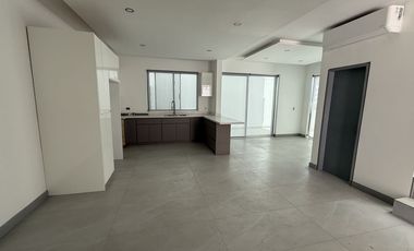 Casa en venta las plazas