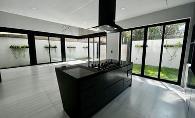 CASA EN VENTA VIA CUMBRES 237m2 DE TERRENO y 257.50m2 DE CONSTRUCCION