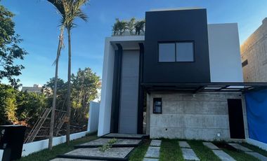 CASA EN VENTA VIA CUMBRES 237m2 DE TERRENO y 257.50m2 DE CONSTRUCCION