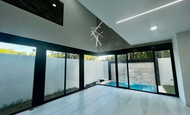 CASA EN VENTA VIA CUMBRES 237m2 DE TERRENO y 257.50m2 DE CONSTRUCCION