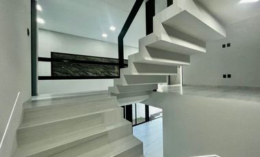 CASA EN VENTA VIA CUMBRES 237m2 DE TERRENO y 257.50m2 DE CONSTRUCCION