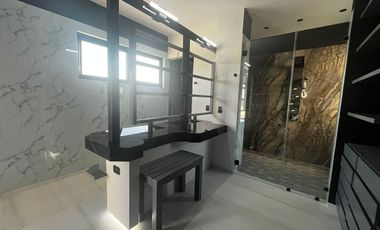 CASA EN VENTA VIA CUMBRES 237m2 DE TERRENO y 257.50m2 DE CONSTRUCCION