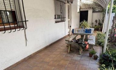 se alquila casa en Avenida General José de San Martín esquina Güiraldes