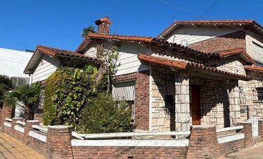 se alquila casa en Avenida General José de San Martín esquina Güiraldes
