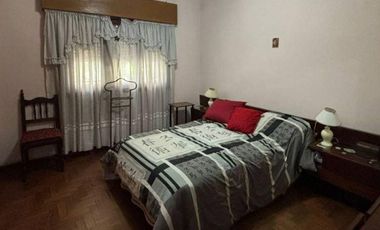 se alquila casa en Avenida General José de San Martín esquina Güiraldes