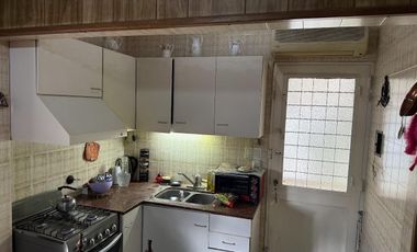 se alquila casa en Avenida General José de San Martín esquina Güiraldes