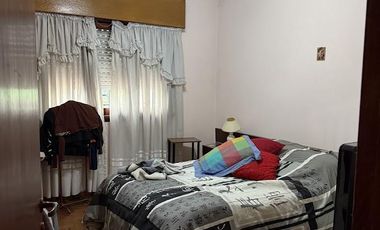 se alquila casa en Avenida General José de San Martín esquina Güiraldes