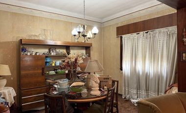 se alquila casa en Avenida General José de San Martín esquina Güiraldes