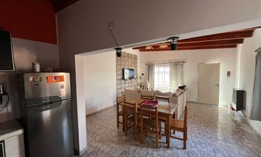 CASA EN VENTA EN CIPOLLETTI
