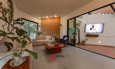 Casa en venta de Lujo Bugambilias zona Sur