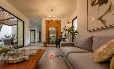 Casa en venta de Lujo Bugambilias zona Sur