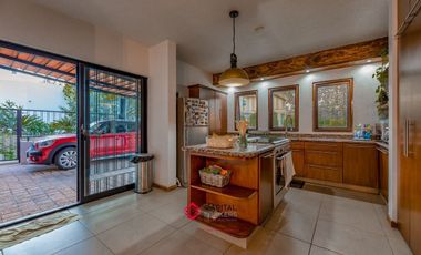 Casa en venta de Lujo Bugambilias zona Sur