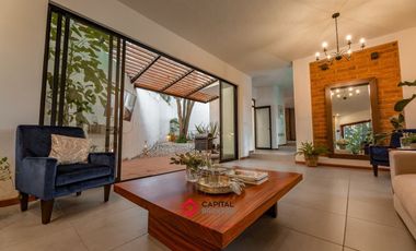 Casa en venta de Lujo Bugambilias zona Sur