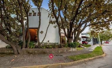 Casa en venta de Lujo Bugambilias zona Sur