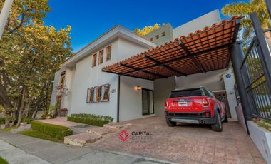 Casa en venta de Lujo Bugambilias zona Sur