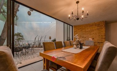 Casa en venta de Lujo Bugambilias zona Sur