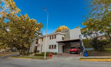 Casa en venta de Lujo Bugambilias zona Sur