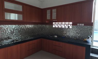 Di jual rumah solo kolam renang sumber manahan colomadu