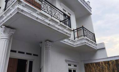 Di jual rumah solo kolam renang sumber manahan colomadu