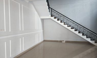 Di jual rumah solo kolam renang sumber manahan colomadu